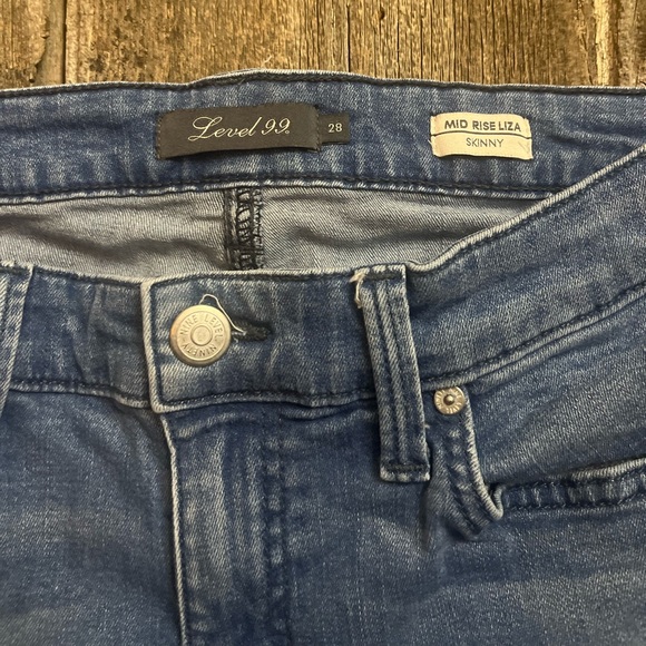 [2] LEVEL 99 | Mid Rise Liza Skinny Jeans | 28 - Picture 3 of 6
